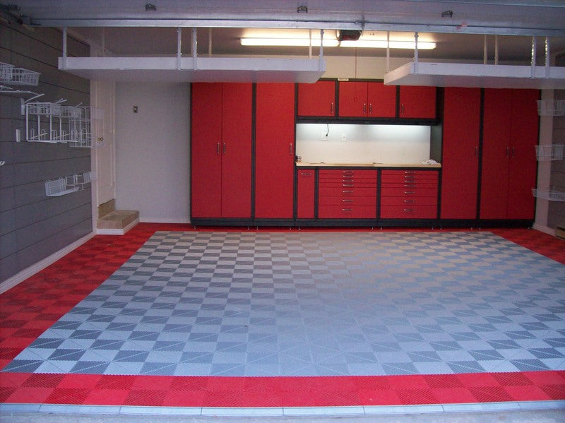 Reds Garage: Swisstrax Ribtrax (Racing Red, Pearl Grey)