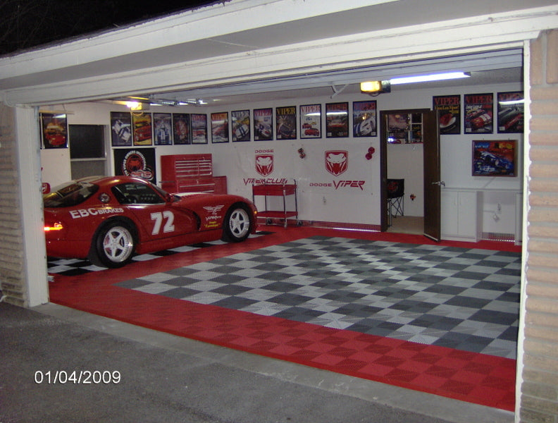 Racing Zone Garage: Swisstrax Ribtrax (Racing Red, Slate Gray, Pearl Grey)