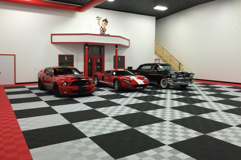 Fischer Garage: Swisstrax Ribtrax (Racing Red, Jet Black, Pearl Silver)