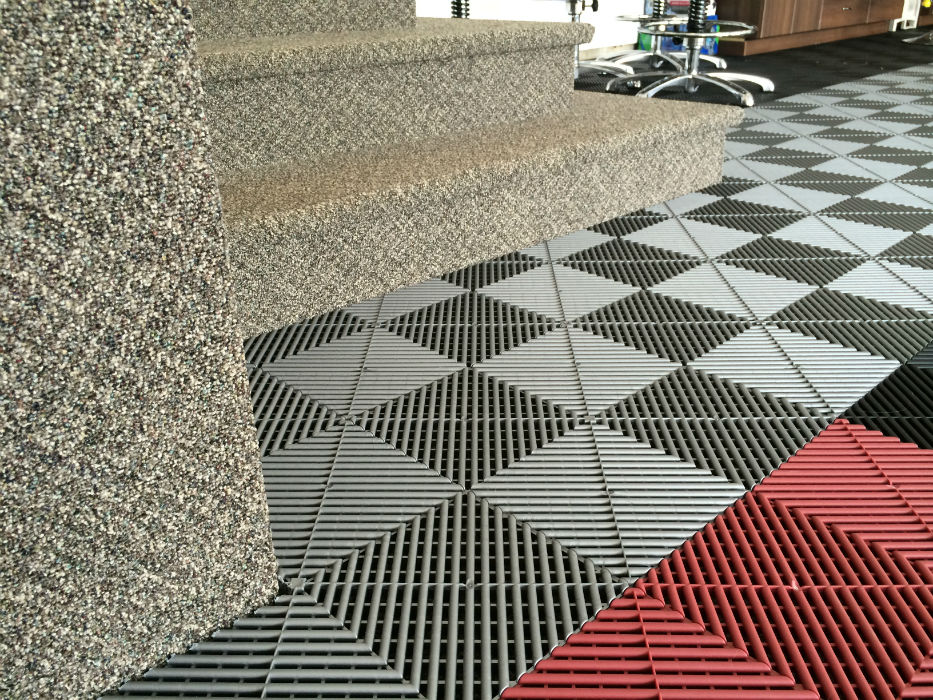 Step Up Garage: Swisstrax Ribtrax (Jet Black, Racing Red, Pearl Silver)